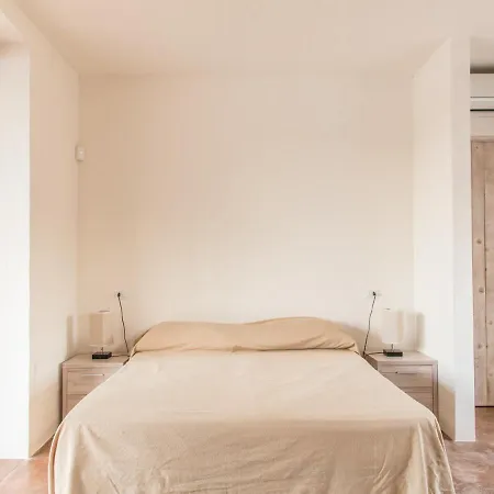 Sleeps 6 Pool Wifi Specchiolla
